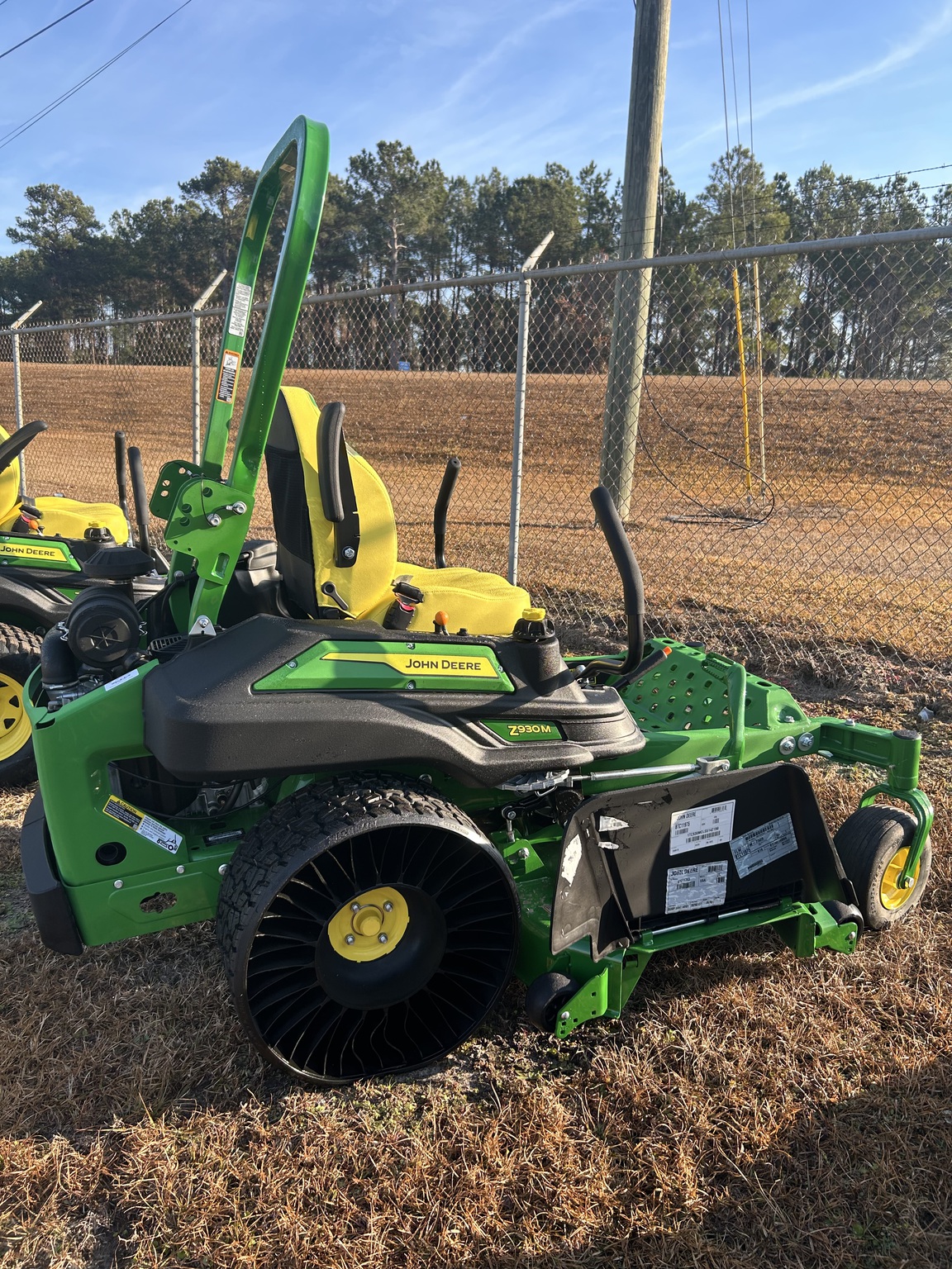 2025 John Deere Z930M Image 3