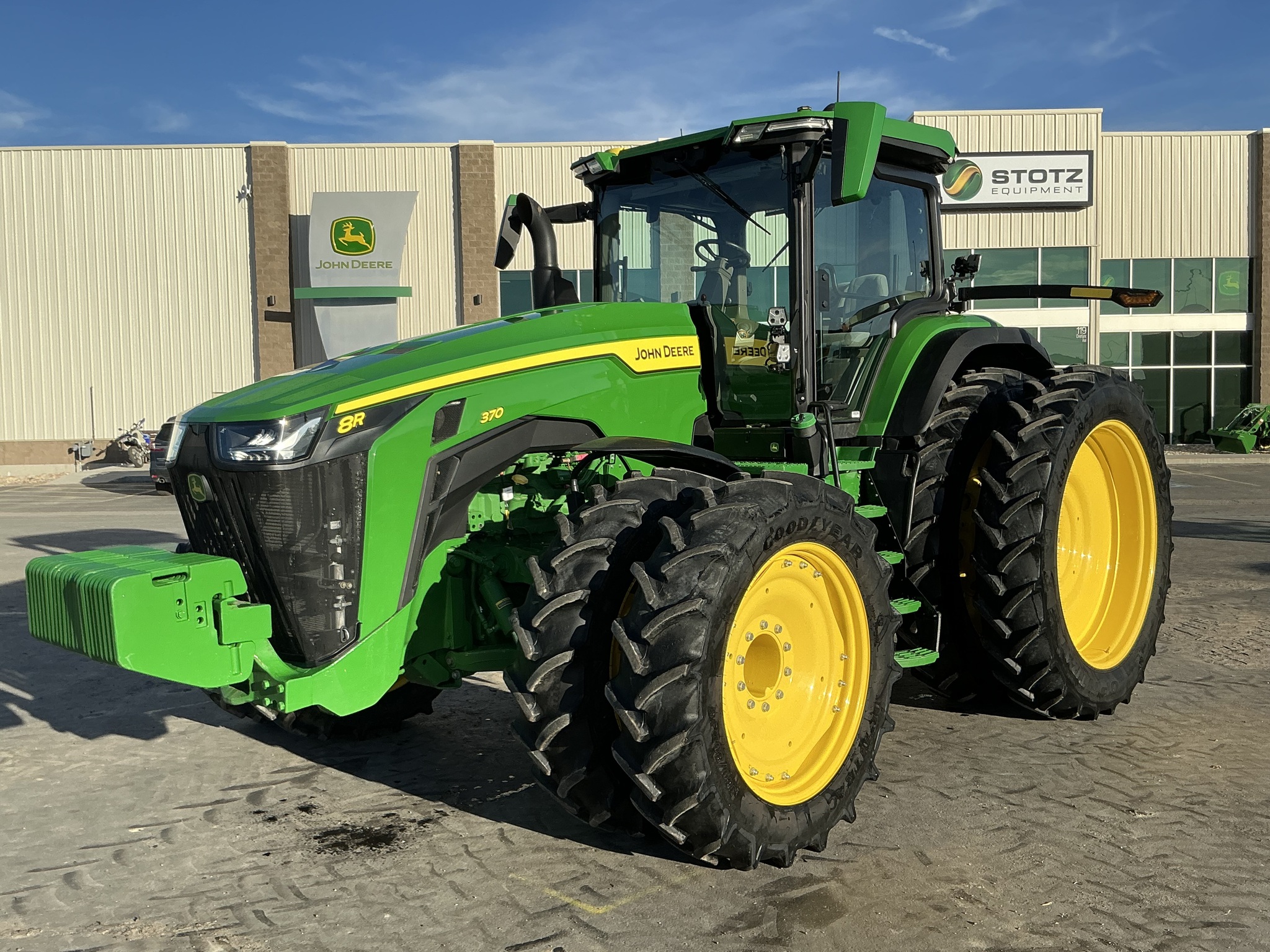 2023 John Deere 8R 370 Image 1