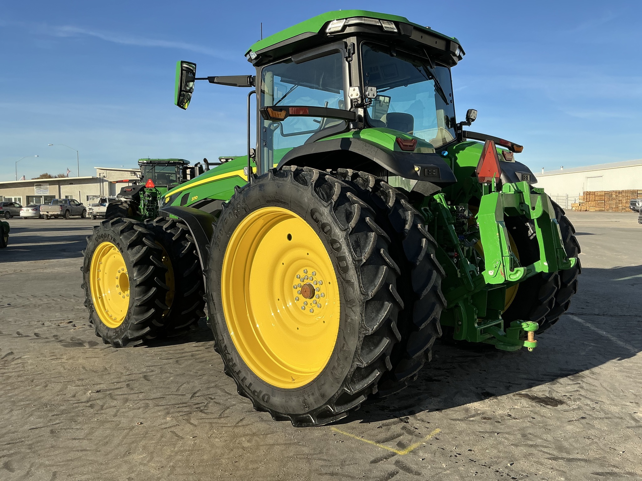 2023 John Deere 8R 370 Image 3