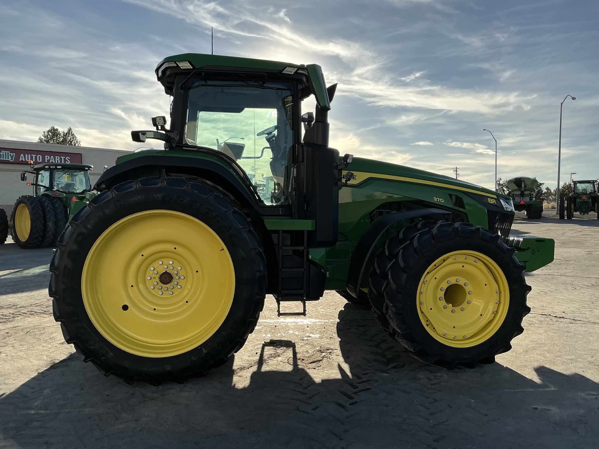 2023 John Deere 8R 370 Image 9