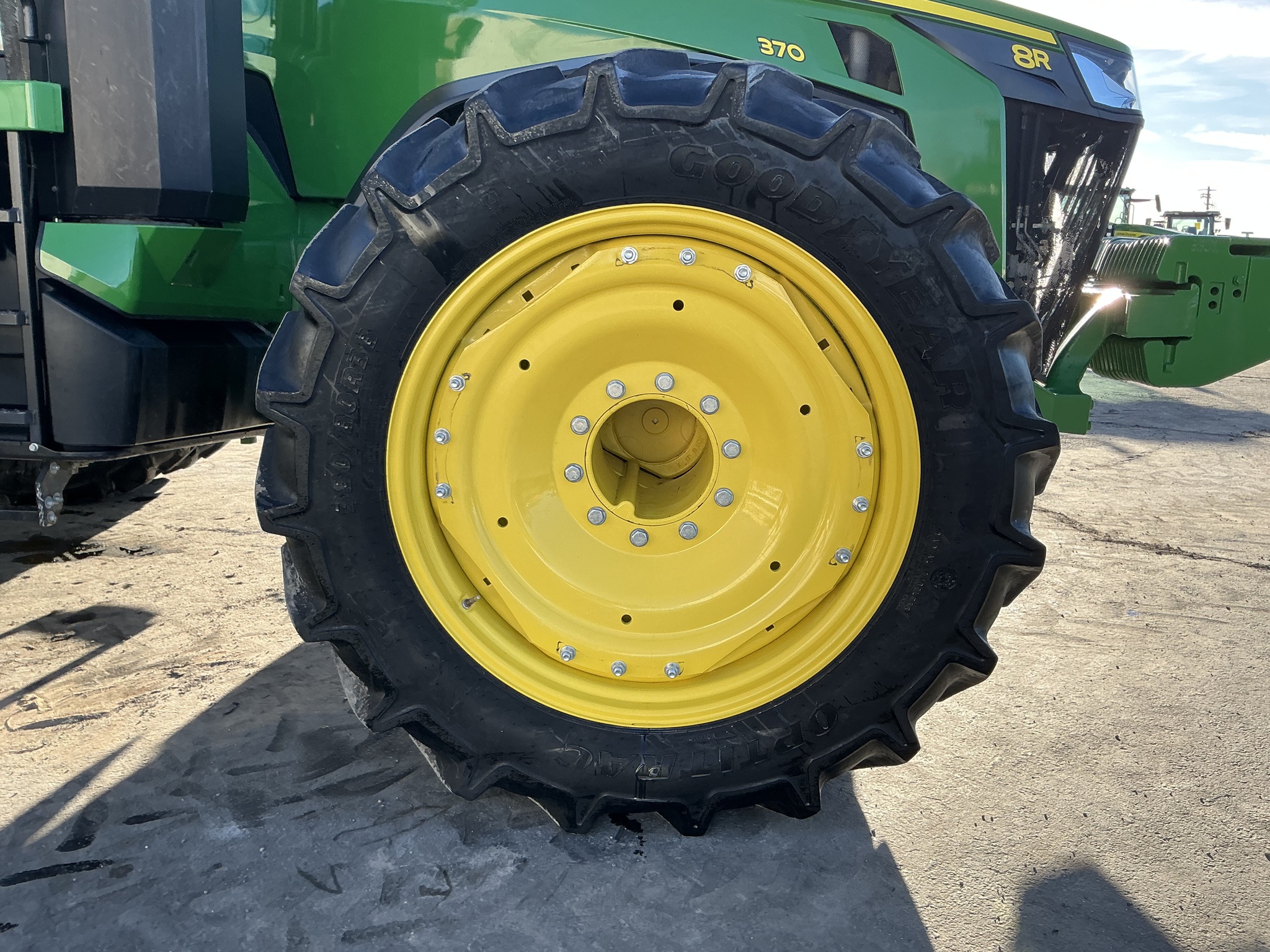 2023 John Deere 8R 370 Image 15