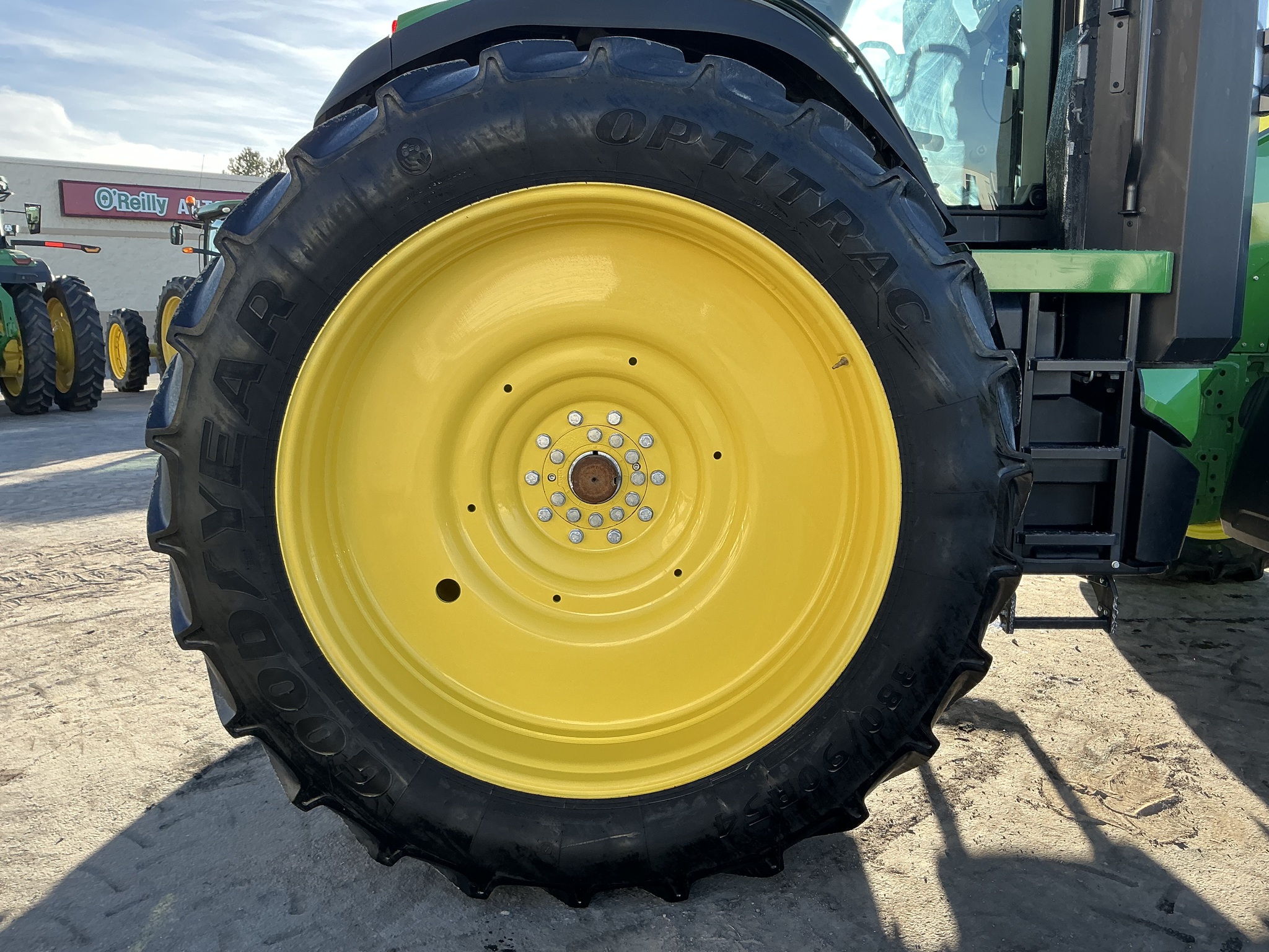 2023 John Deere 8R 370 Image 12