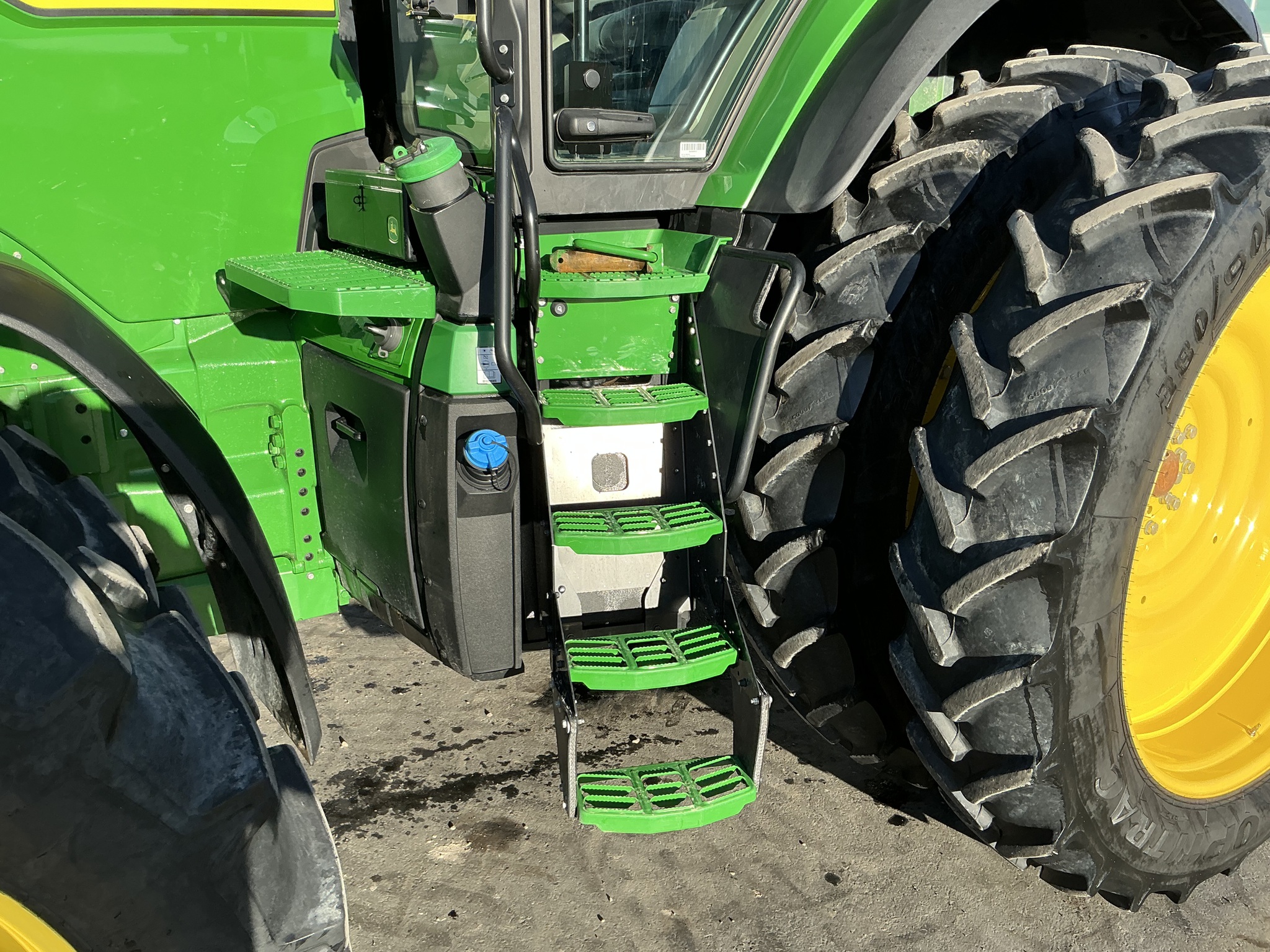2023 John Deere 8R 370 Image 17