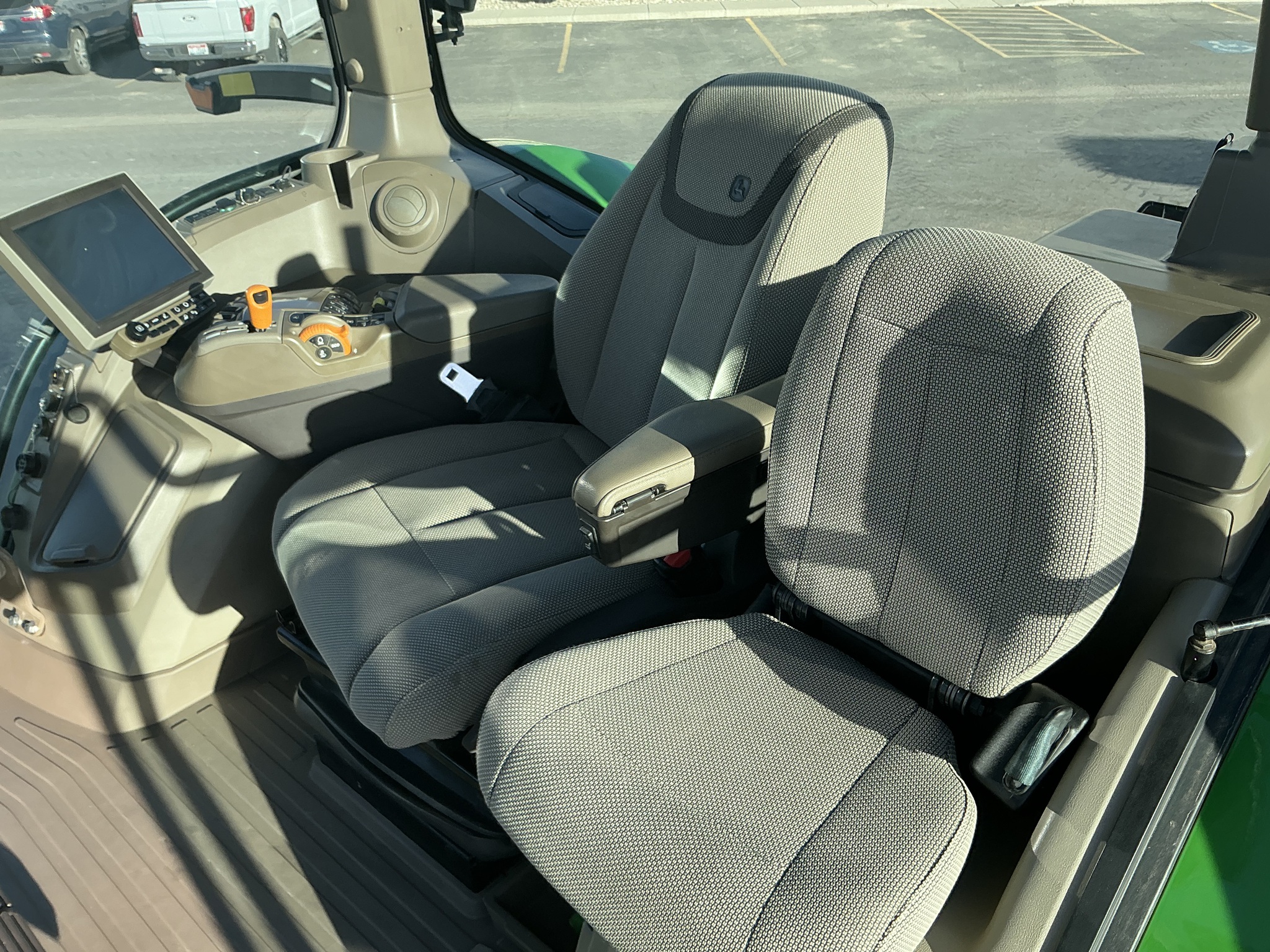 2023 John Deere 8R 370 Image 23