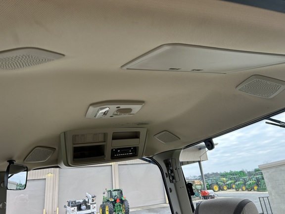 2023 John Deere 8R 310 Photo 7