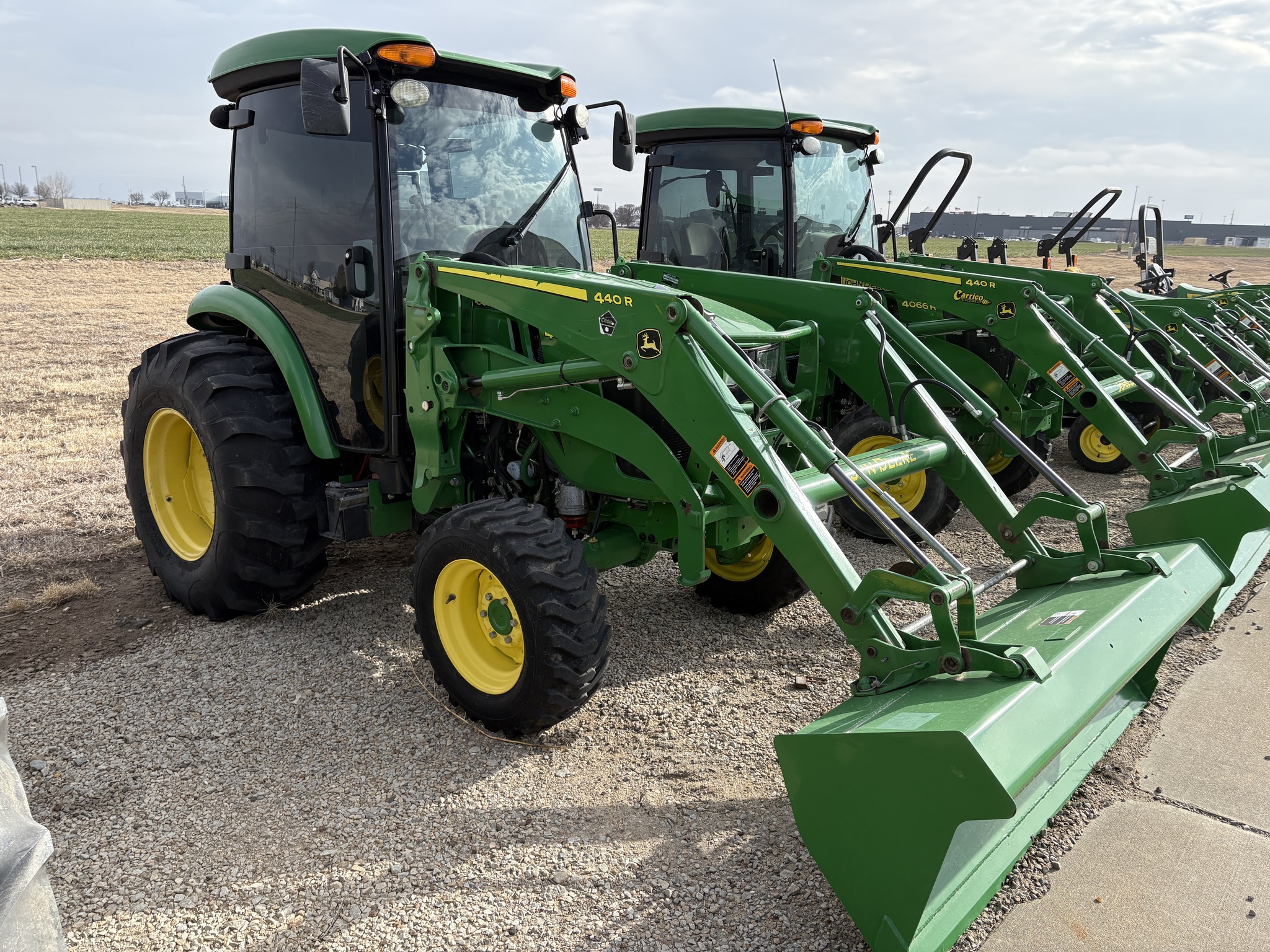 2021 John Deere 4066R Image 5