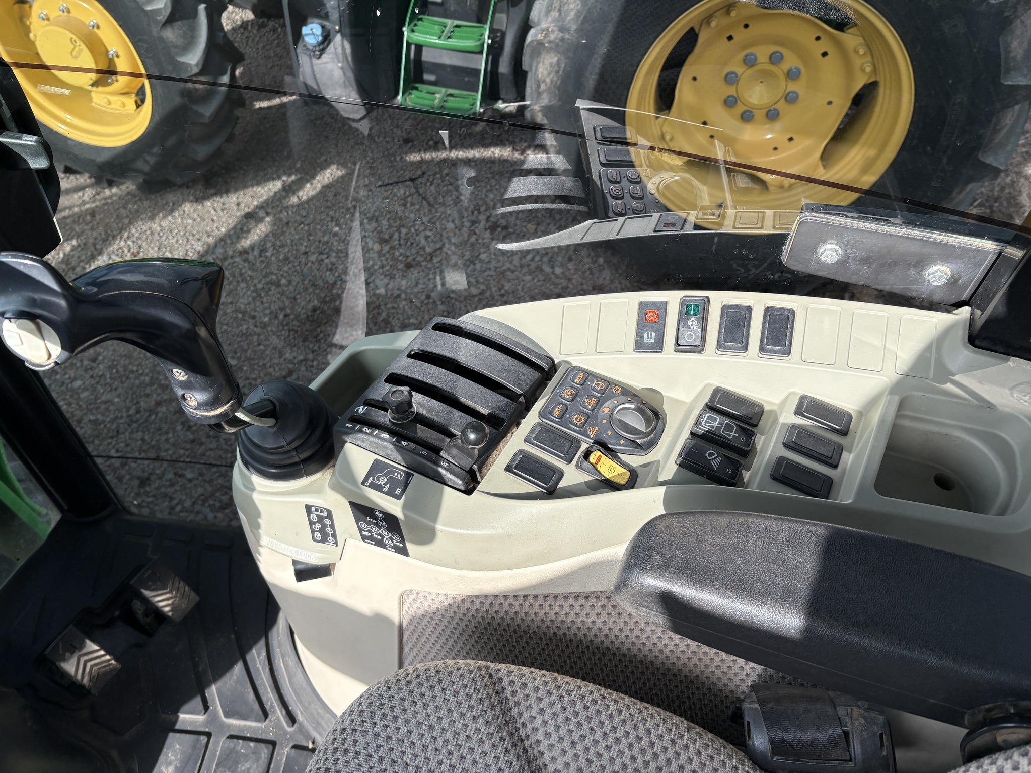 2021 John Deere 4066R Image 8