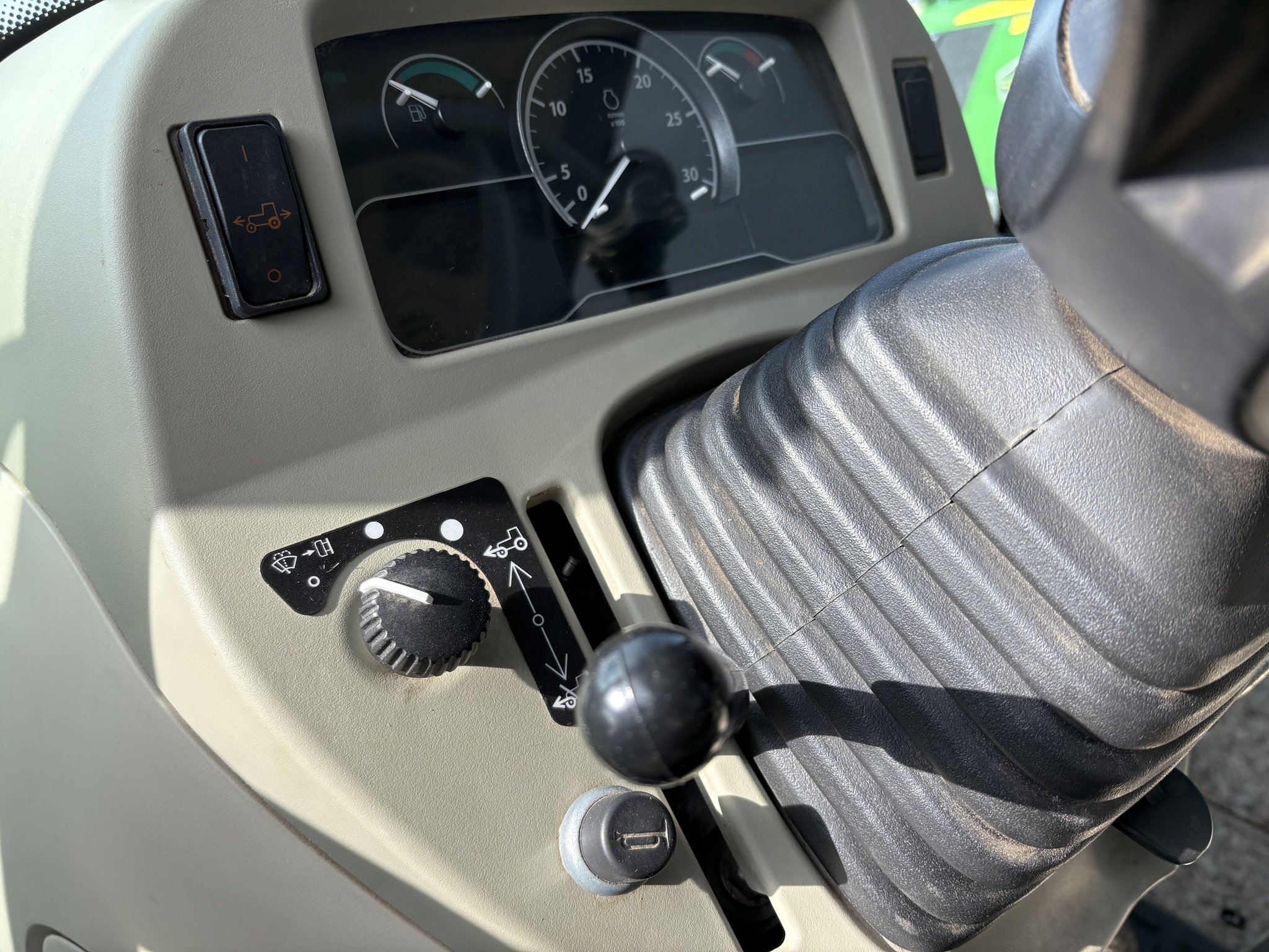 2021 John Deere 4066R Image 10