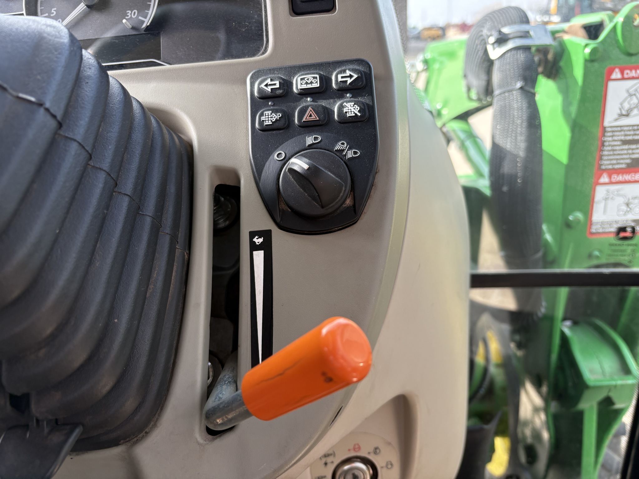 2021 John Deere 4066R Image 11