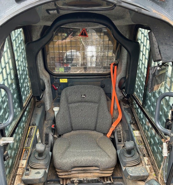 2023 John Deere 333G Image 3