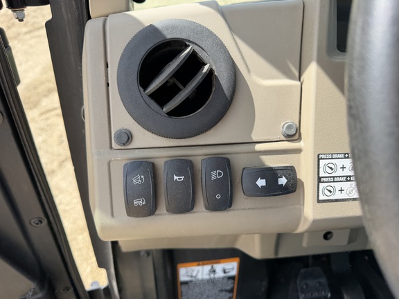2023 John Deere XUV 835R - Photo21