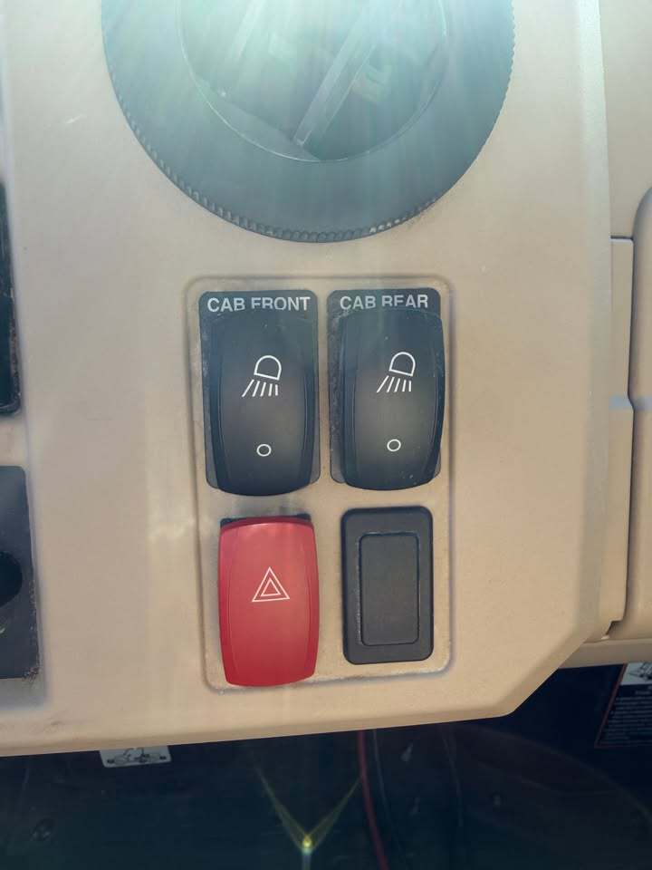 2019 John Deere XUV 835R Image 16