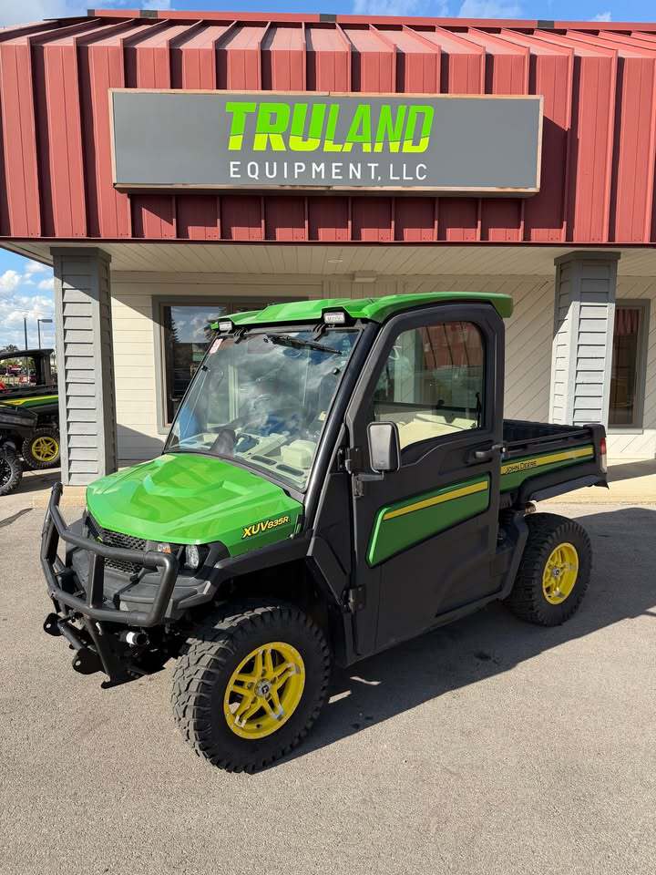 2019 John Deere XUV 835R Image 1