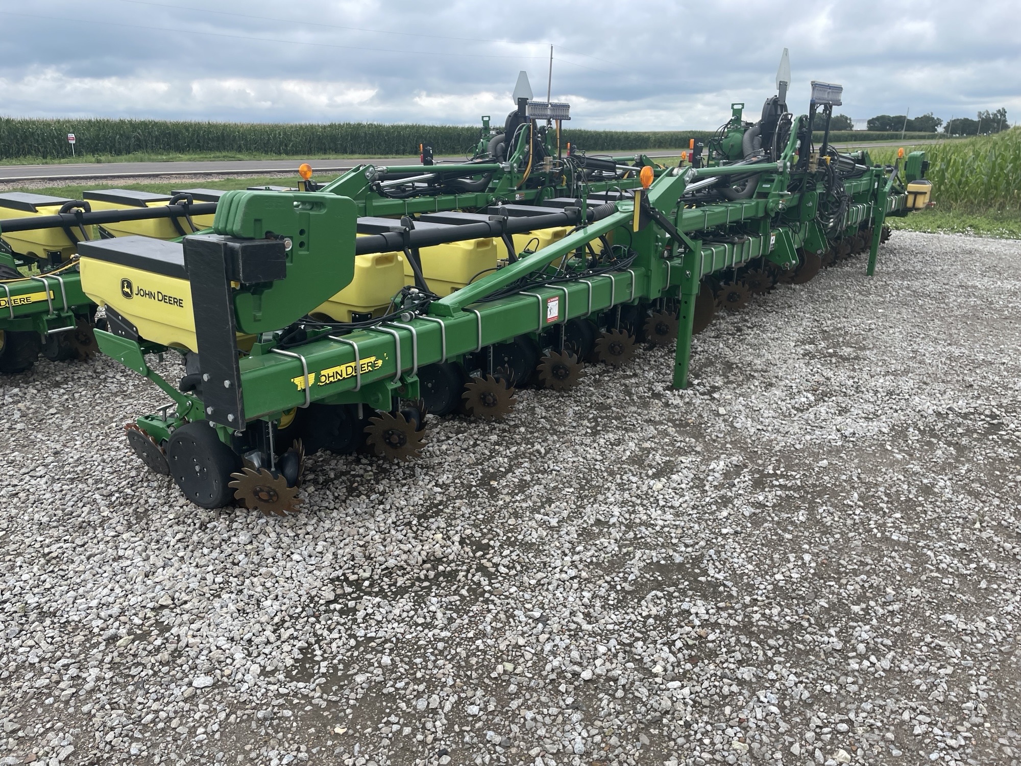 2021 John Deere 1725 Image 1