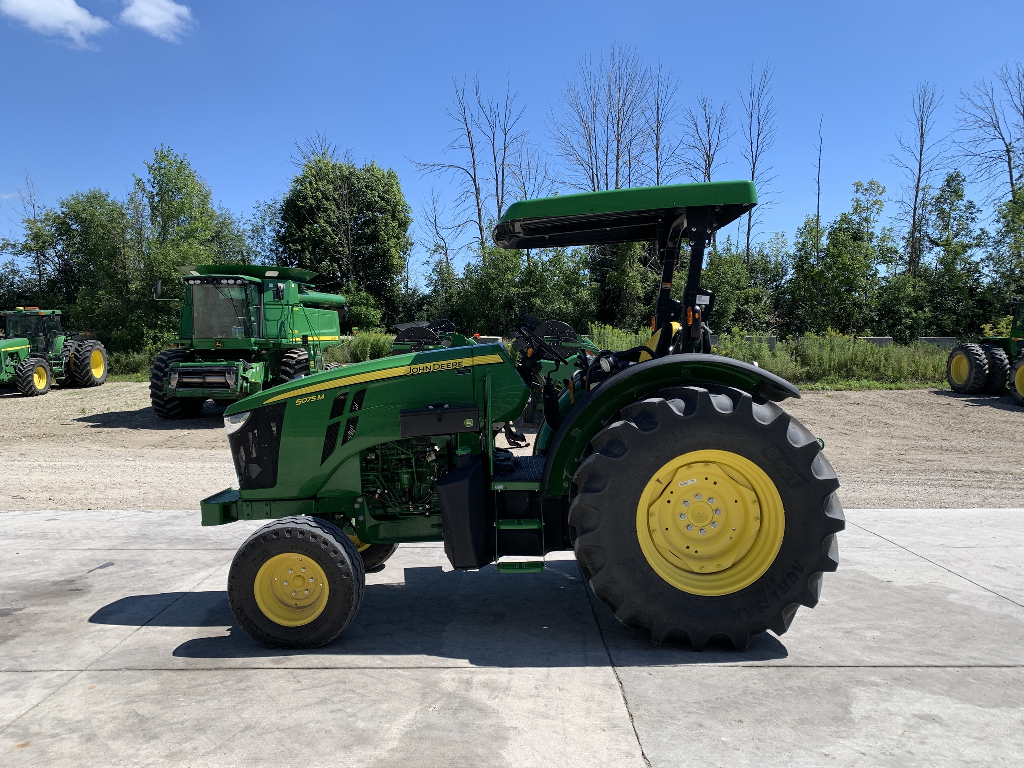 2023 John Deere 5075M Image 2