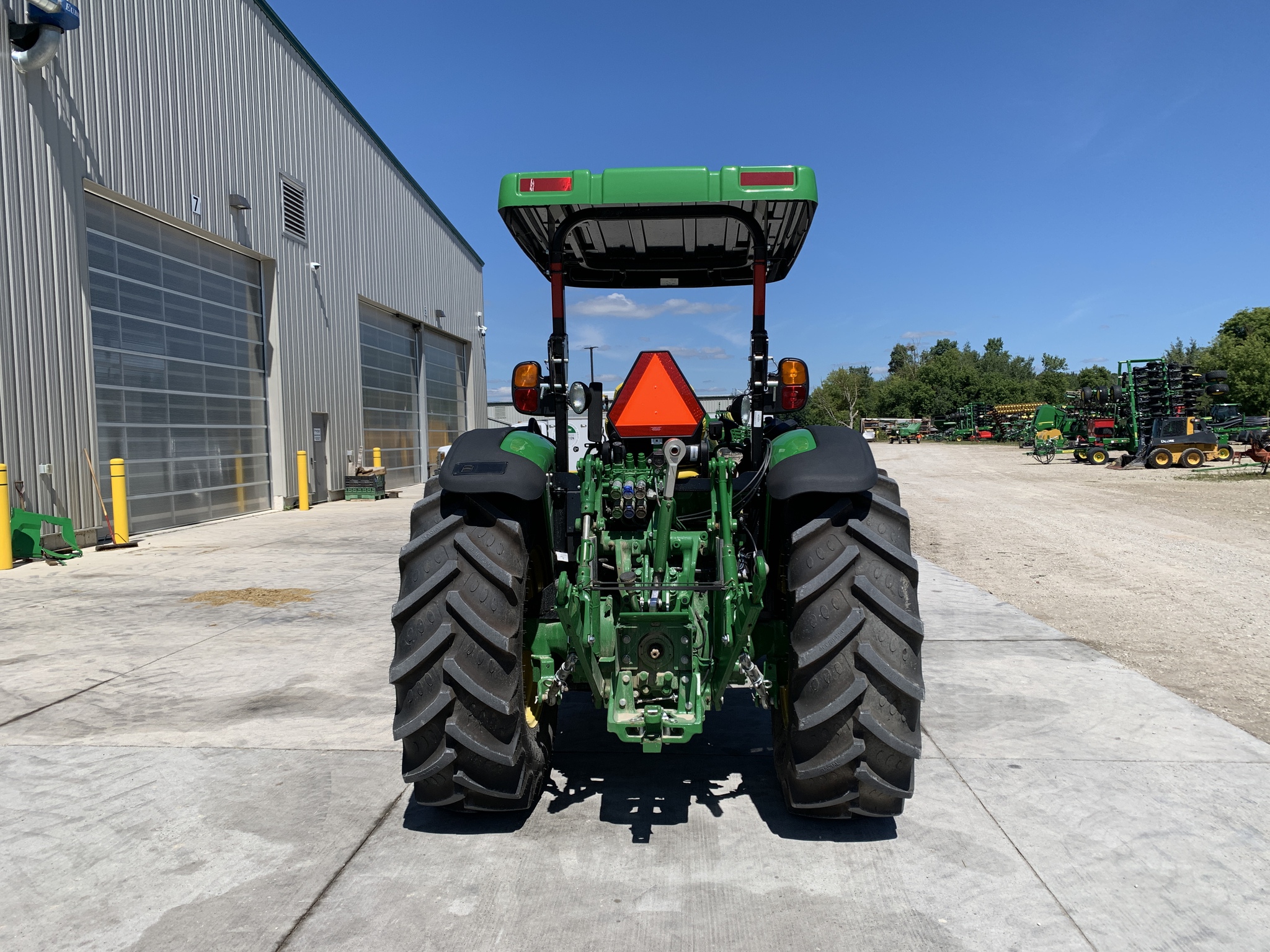 2023 John Deere 5075M Image 4