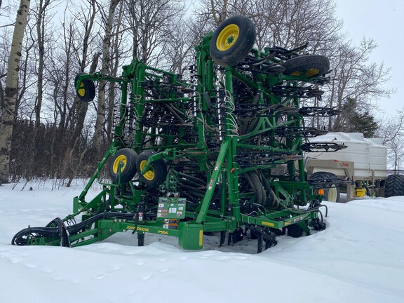 Photo of a 2021 John Deere P556