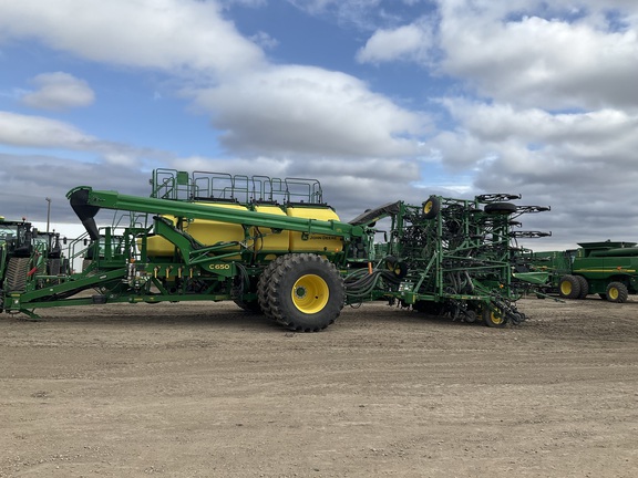 Photo of a 2021 John Deere P556