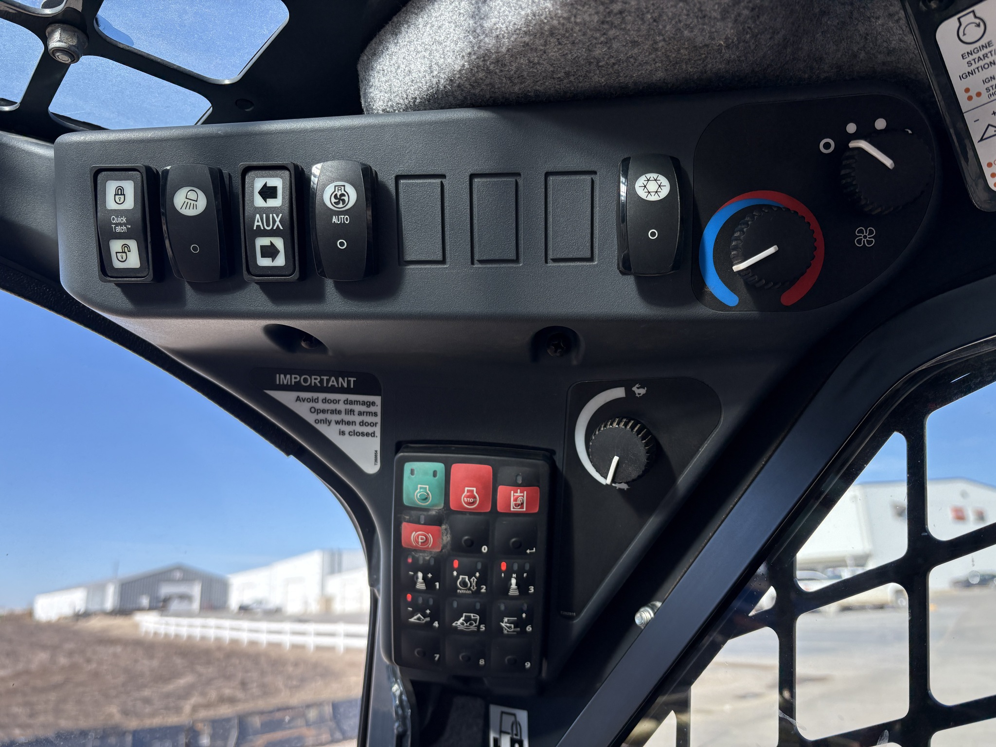 2019 John Deere 325G Image 10