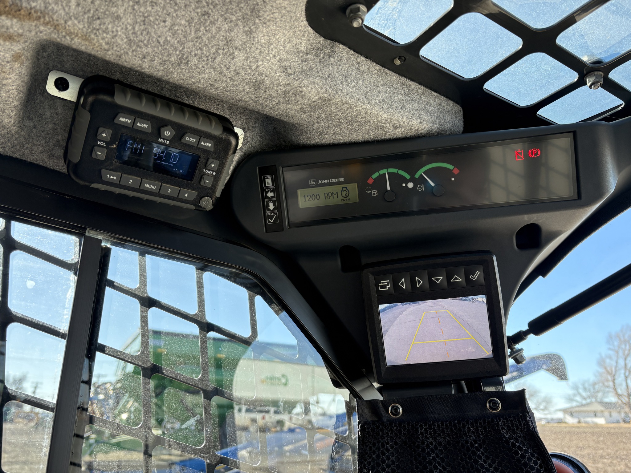 2019 John Deere 325G Image 11