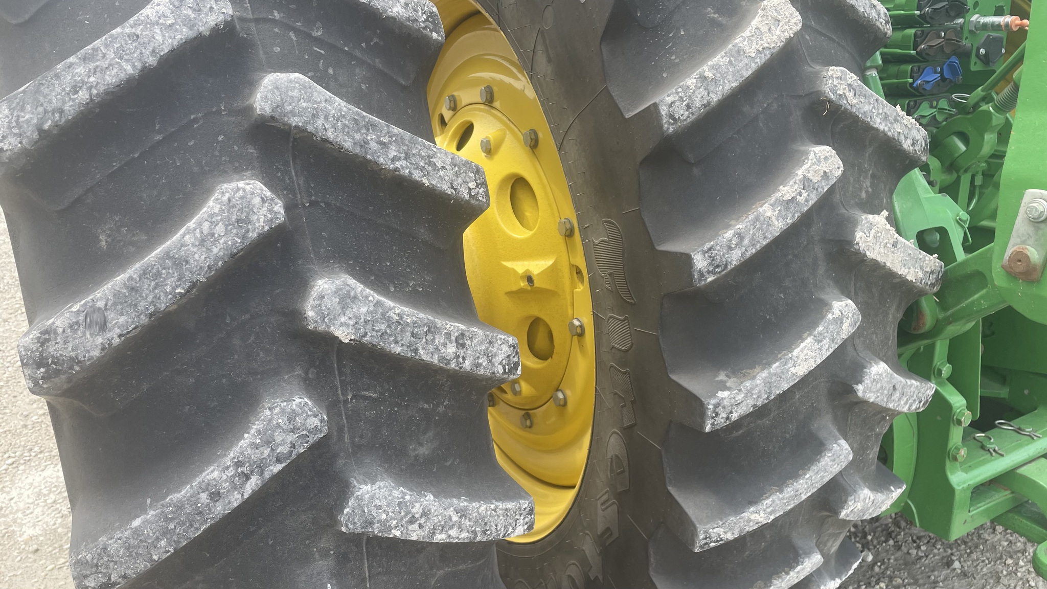 2019 John Deere 8245R Image 16