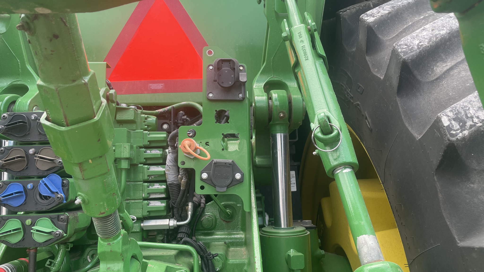 2019 John Deere 8245R Image 20