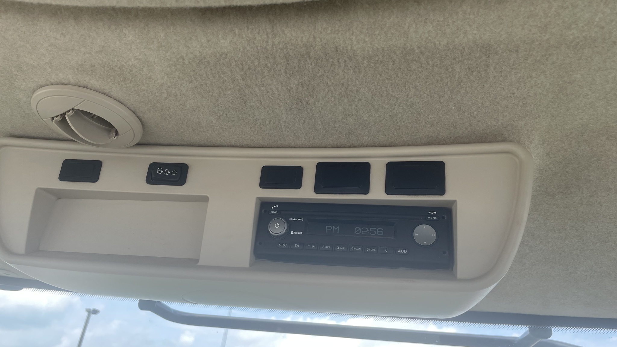 2019 John Deere 8245R Image 12