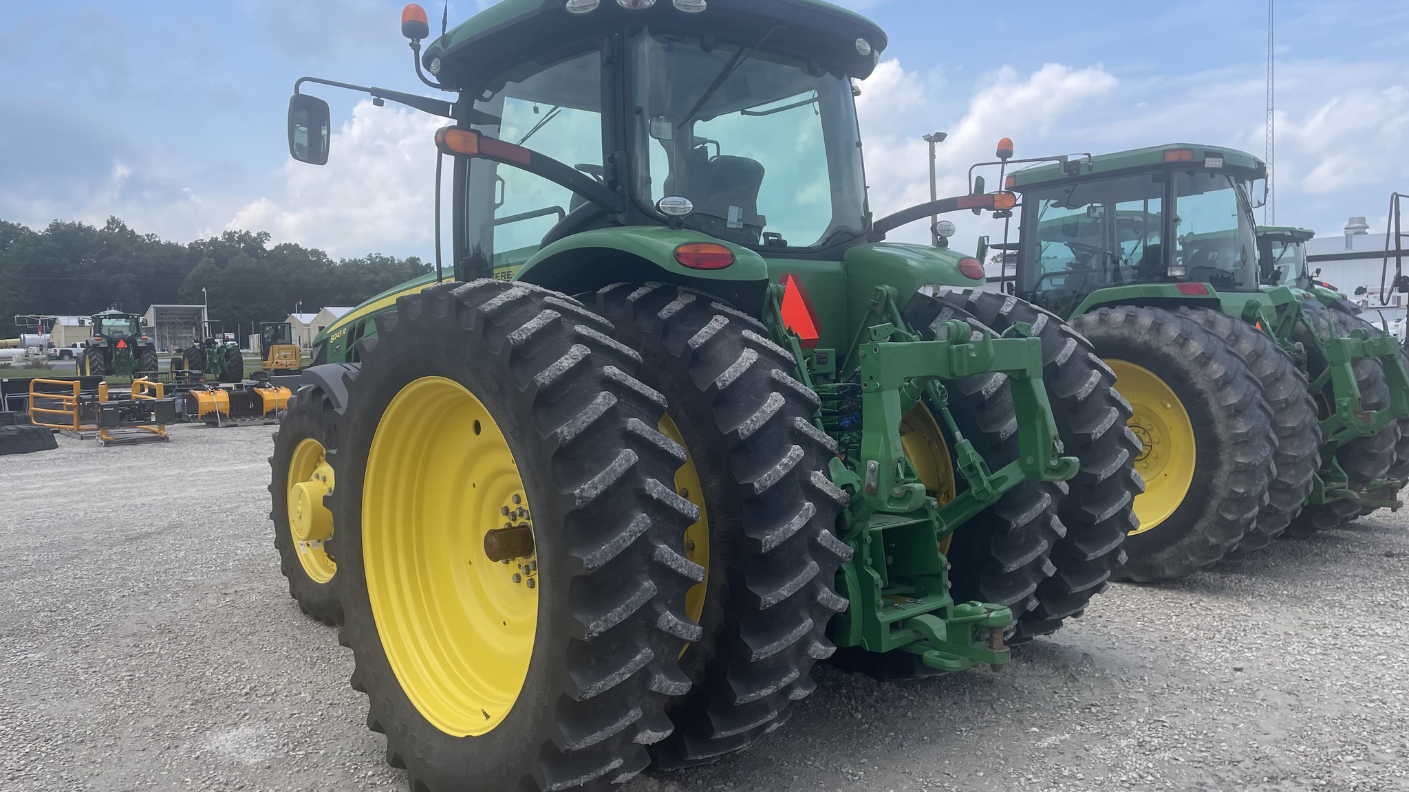 2019 John Deere 8245R Image 4