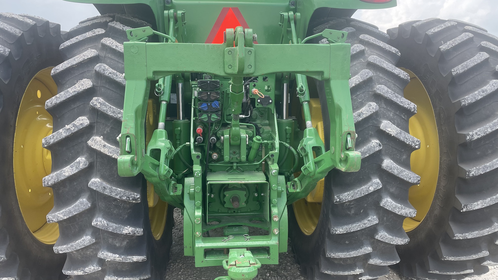 2019 John Deere 8245R Image 19