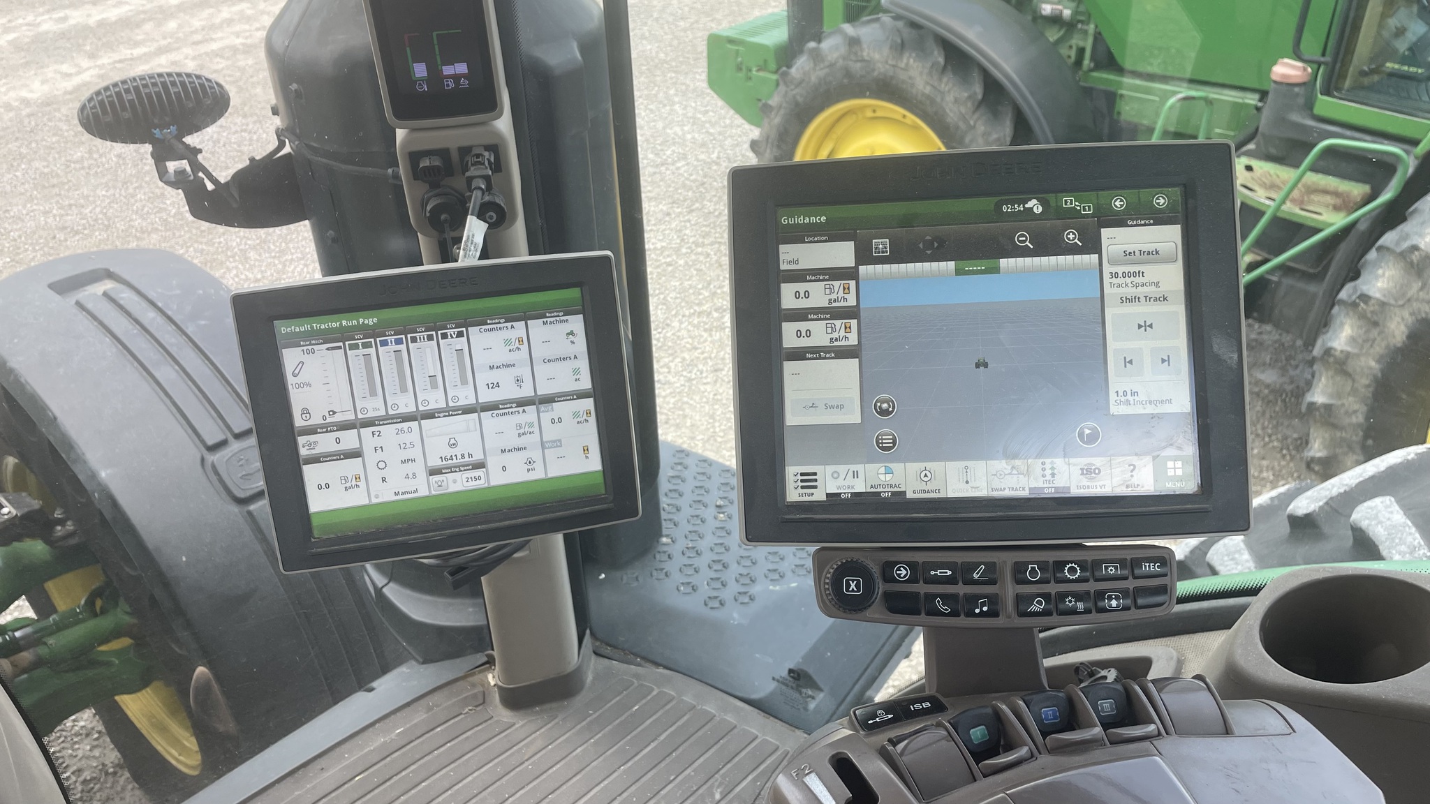 2019 John Deere 8245R Image 8