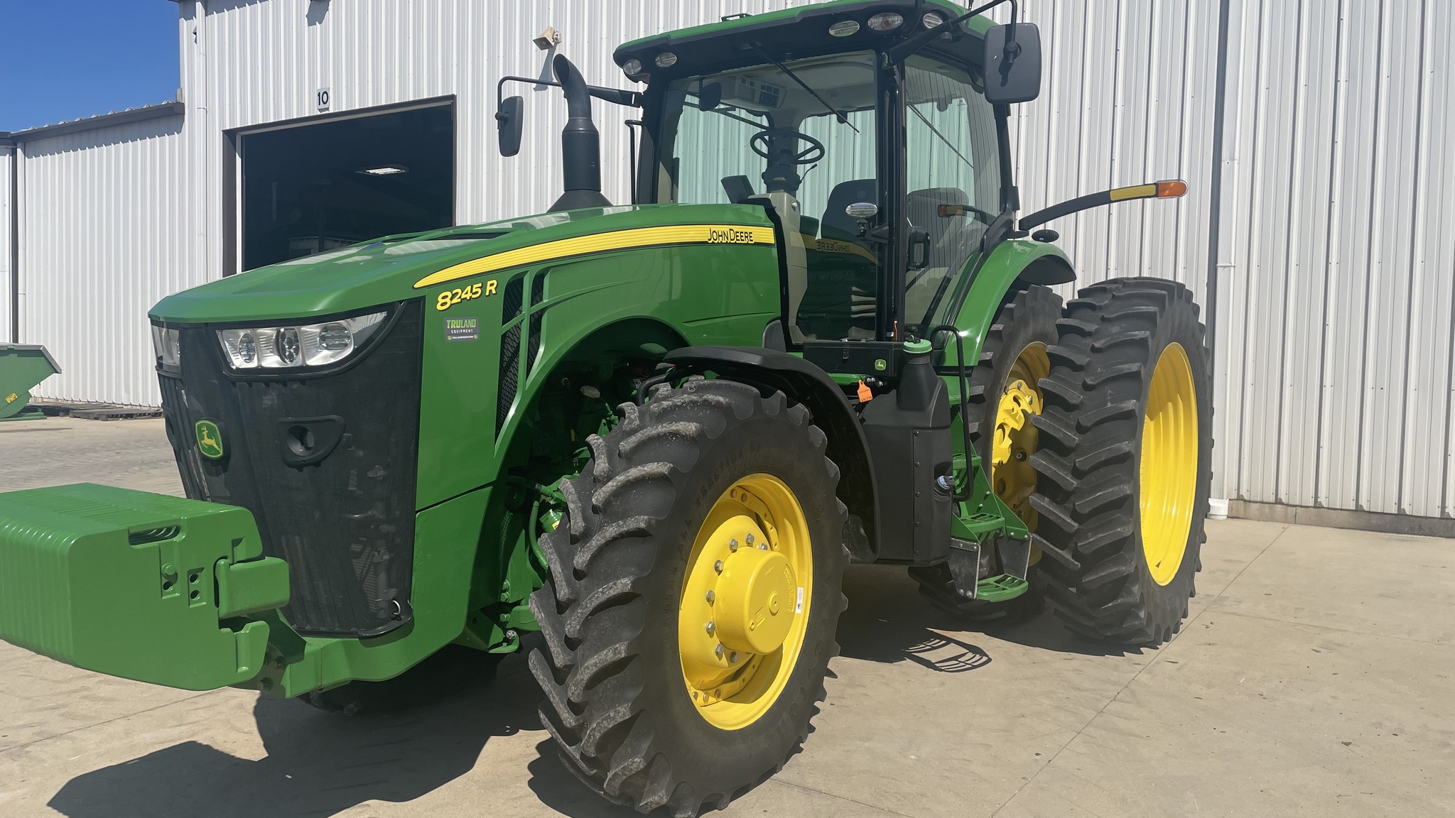 2019 John Deere 8245R Image 2