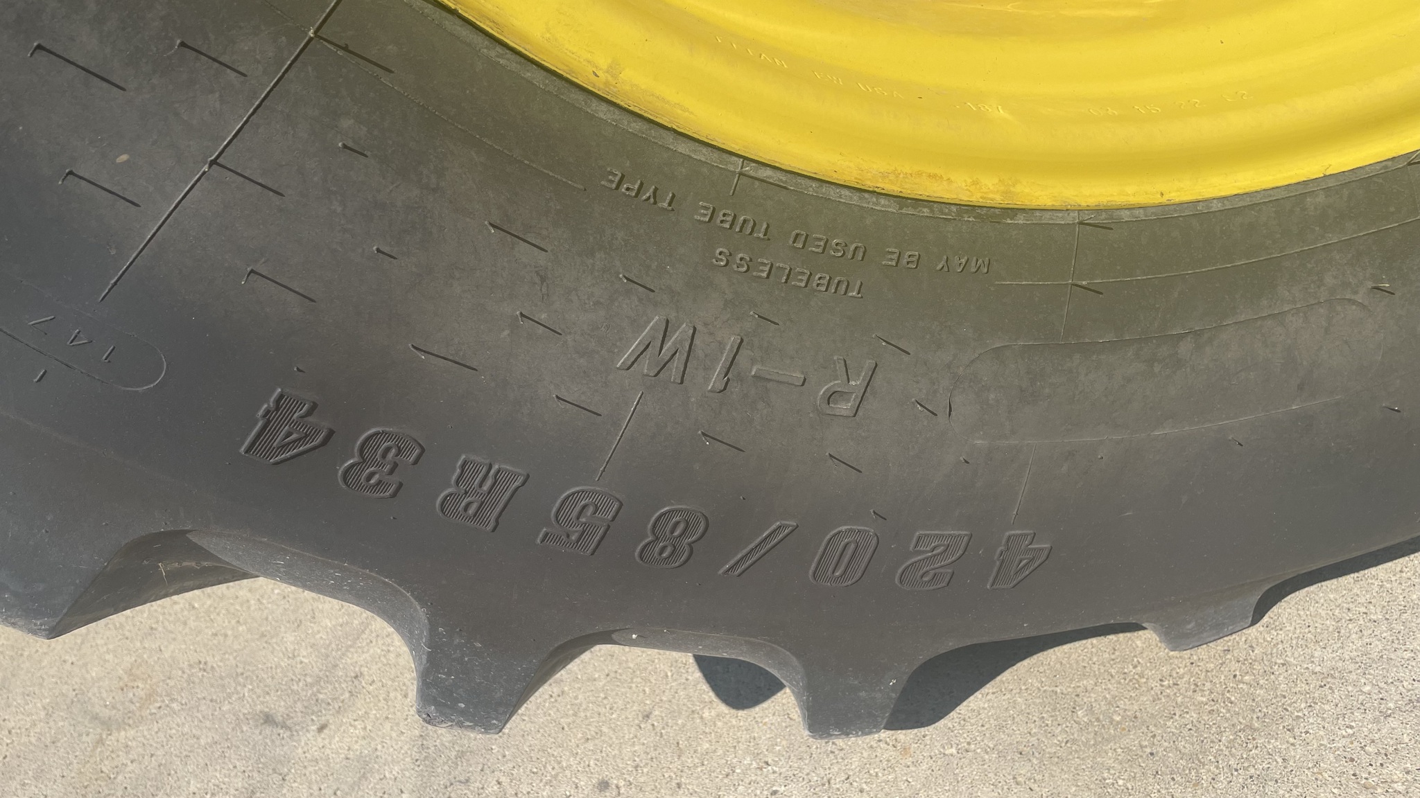 2019 John Deere 8245R Image 16