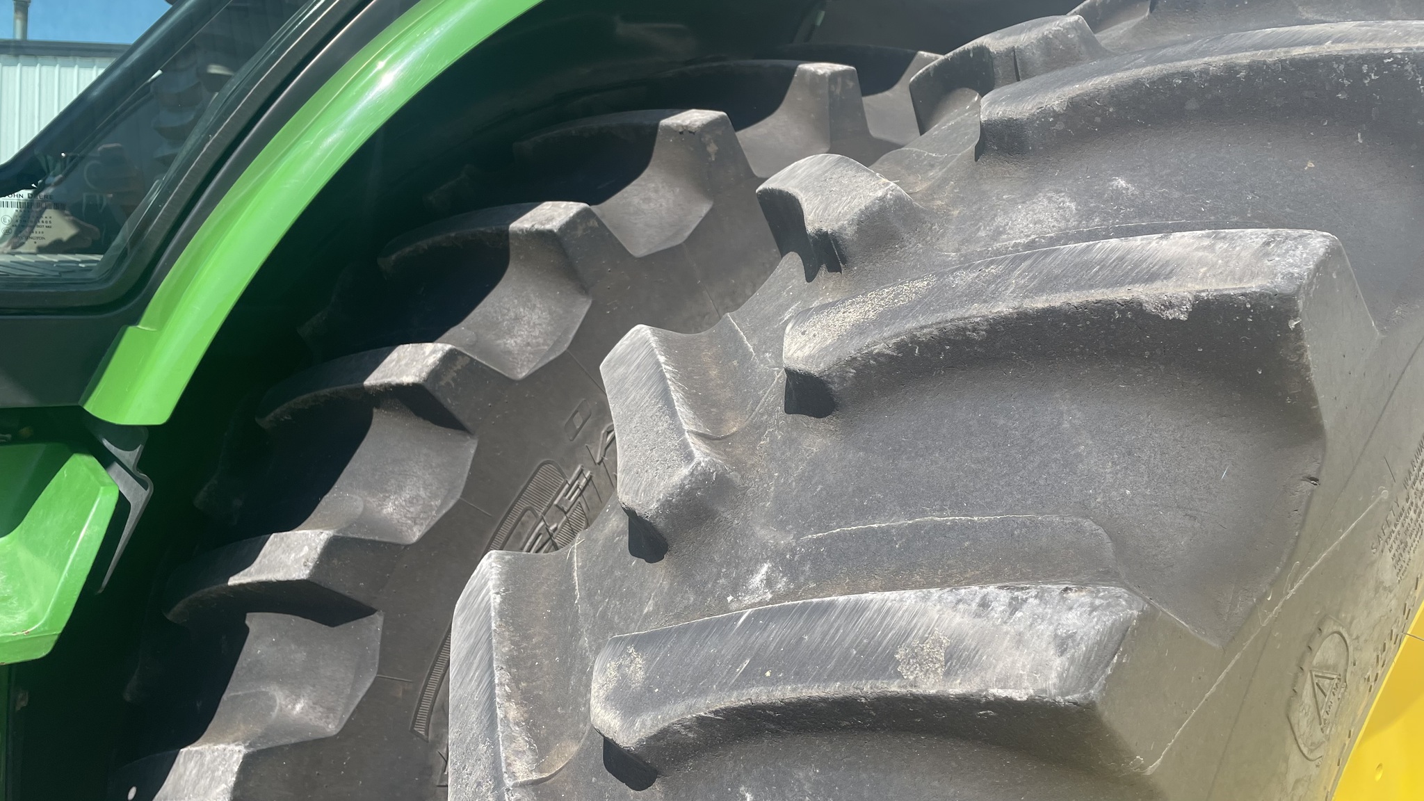 2019 John Deere 8245R Image 19
