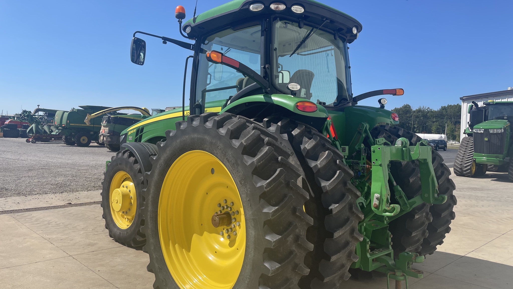 2019 John Deere 8245R Image 5