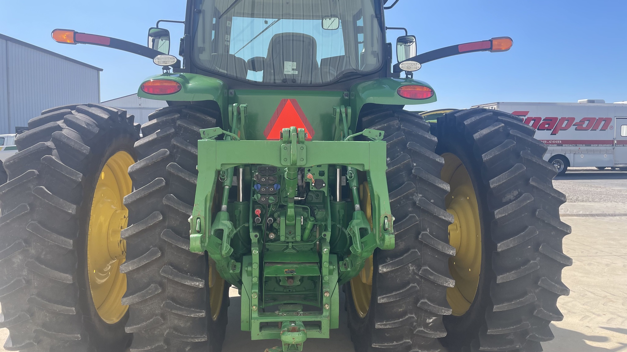 2019 John Deere 8245R Image 6