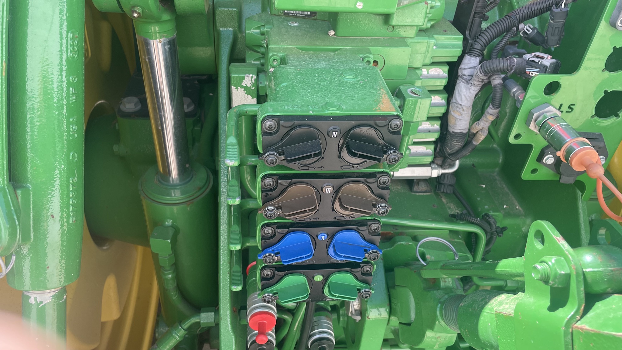 2019 John Deere 8245R Image 23