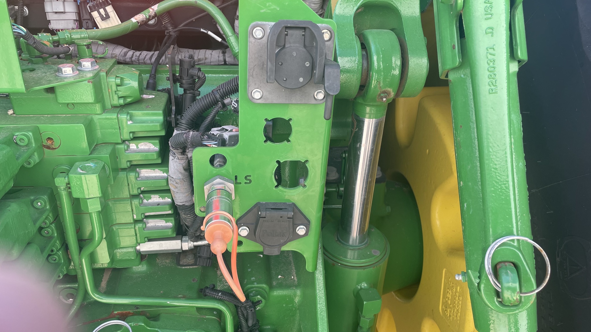 2019 John Deere 8245R Image 24