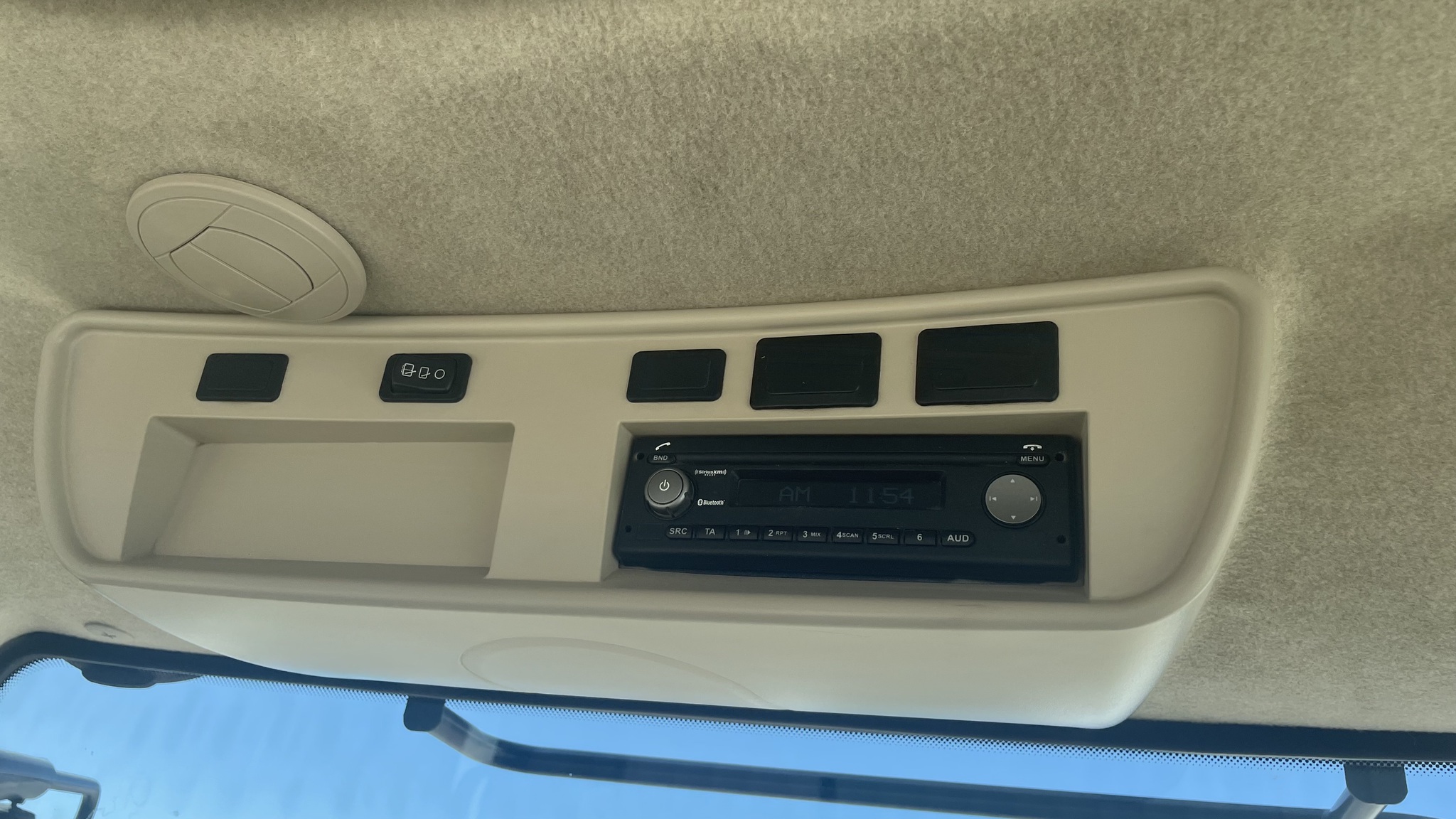 2019 John Deere 8245R Image 15