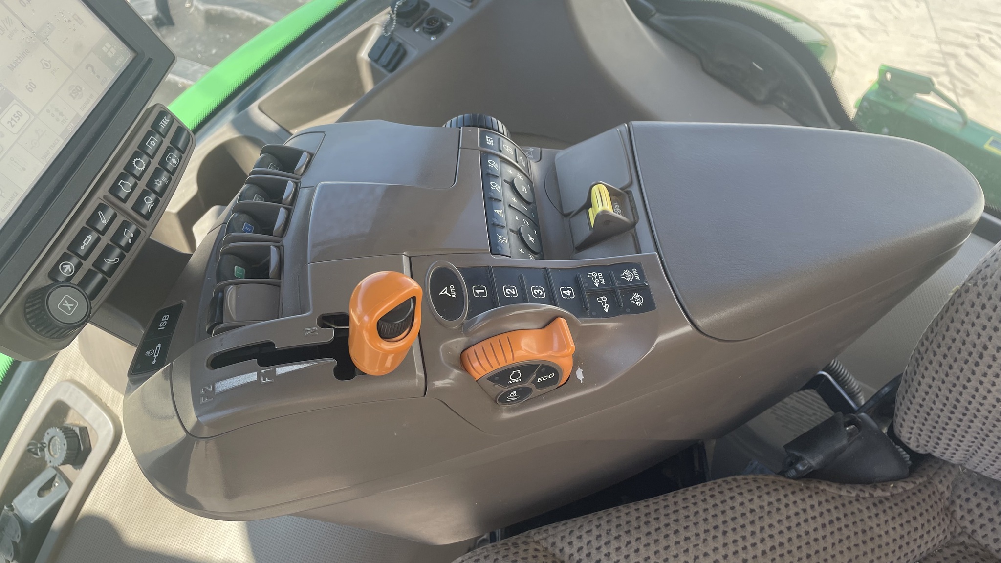 2019 John Deere 8245R Image 11