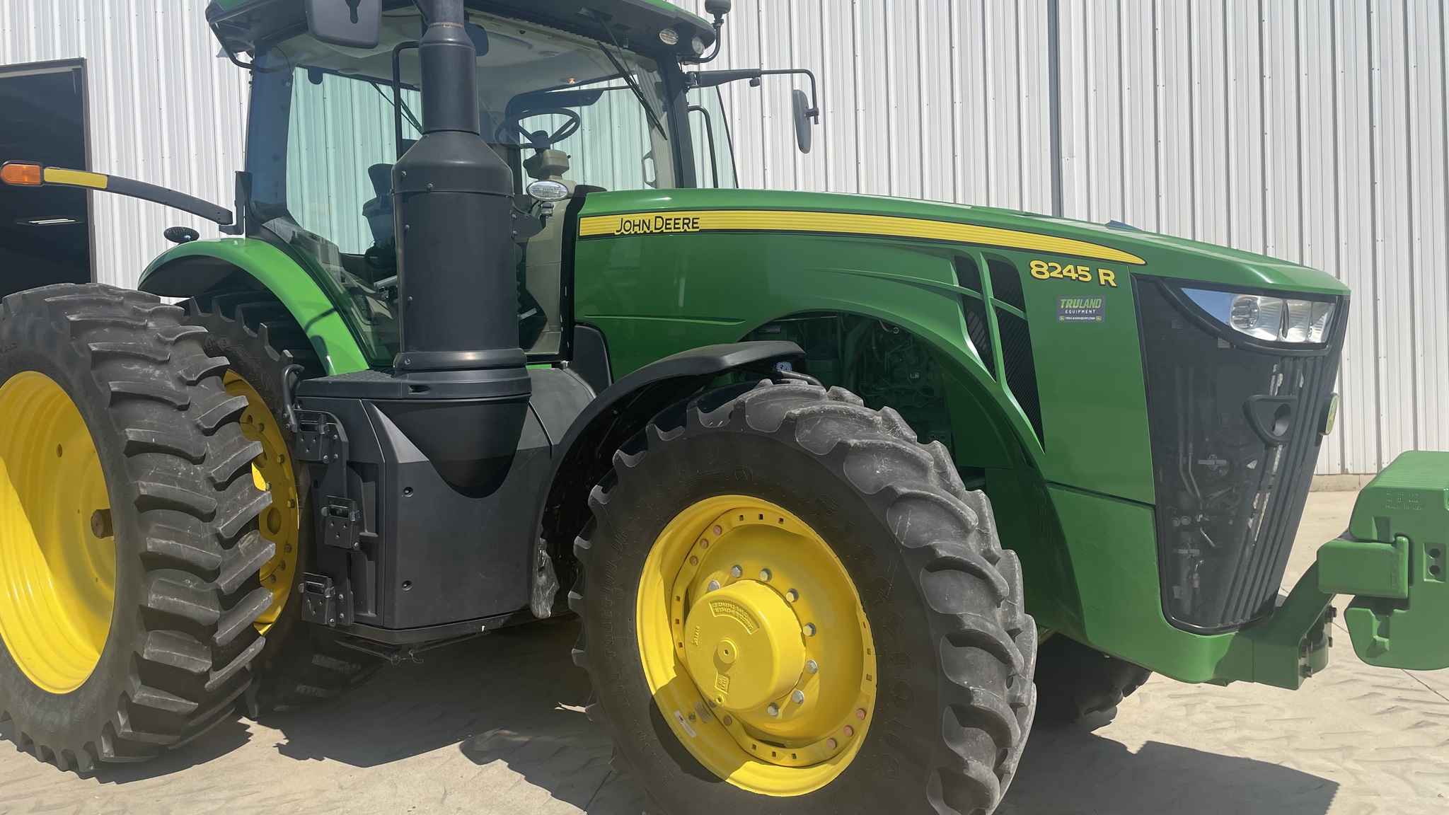 2019 John Deere 8245R Image 4