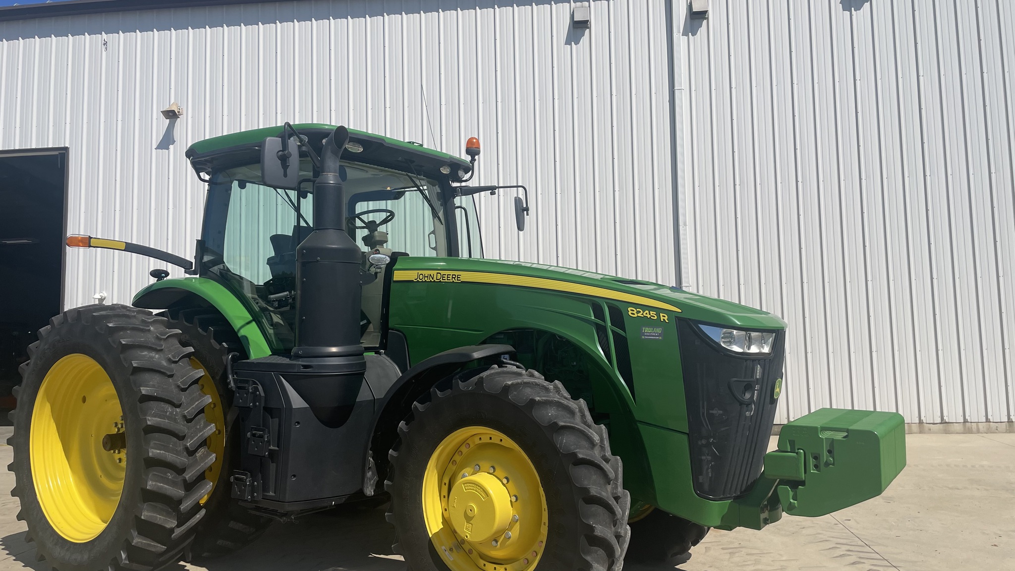 2019 John Deere 8245R Image 3