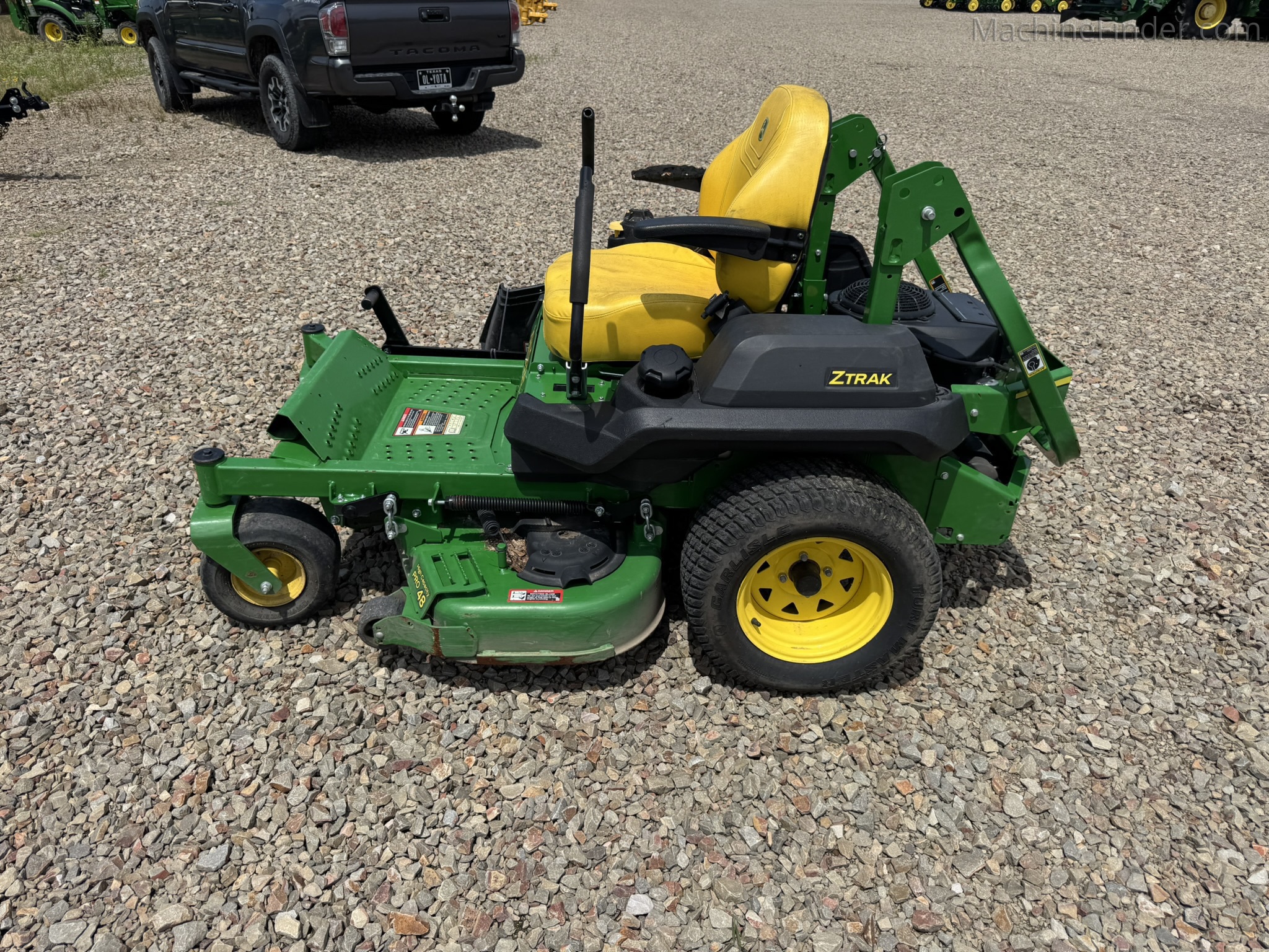 2022 John Deere Z720E Image 1
