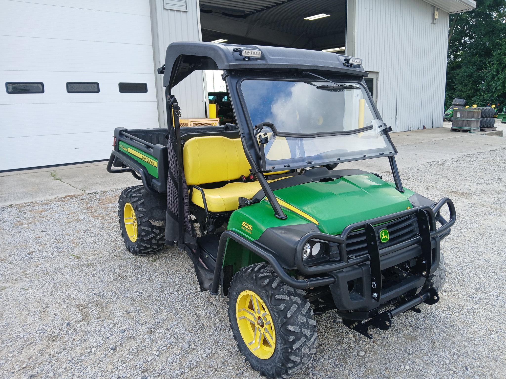 2014 John Deere XUV 825i Image 1
