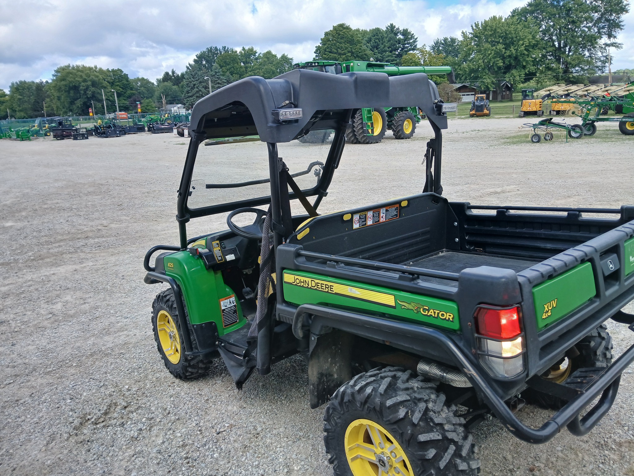 2014 John Deere XUV 825i Image 4