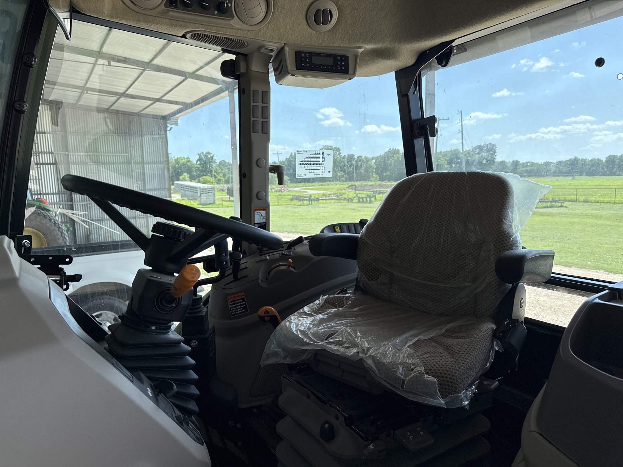 2024 John Deere 6120E Cab Image 24