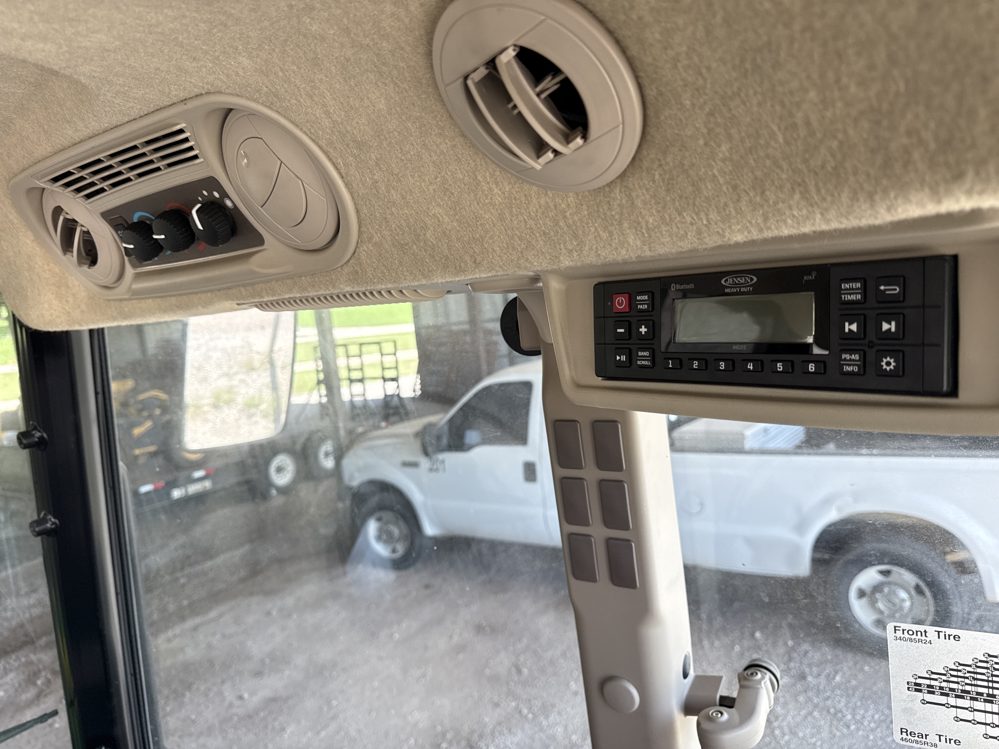 2024 John Deere 6120E Cab Image 30