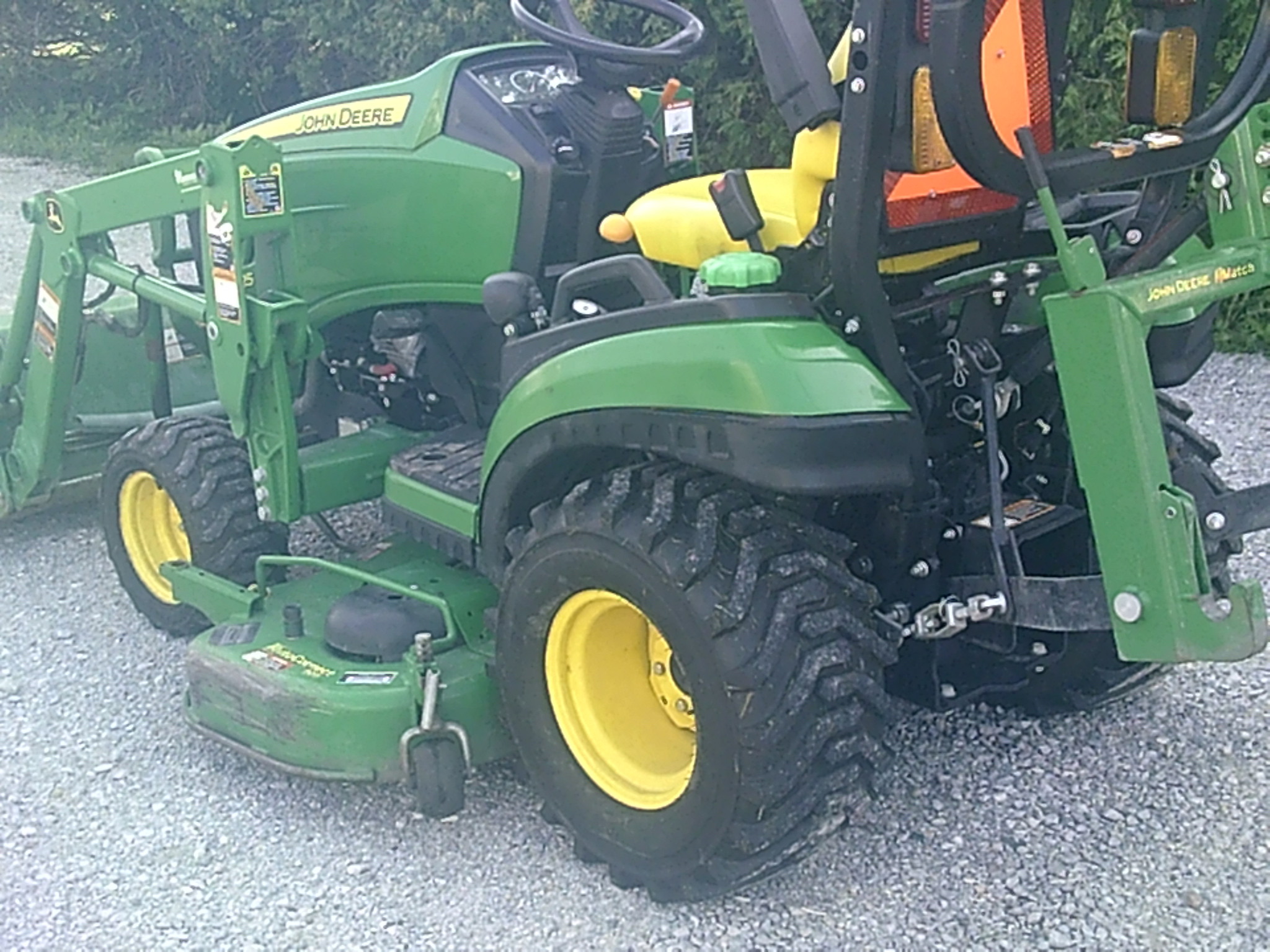 2015 John Deere 1025R Image 5