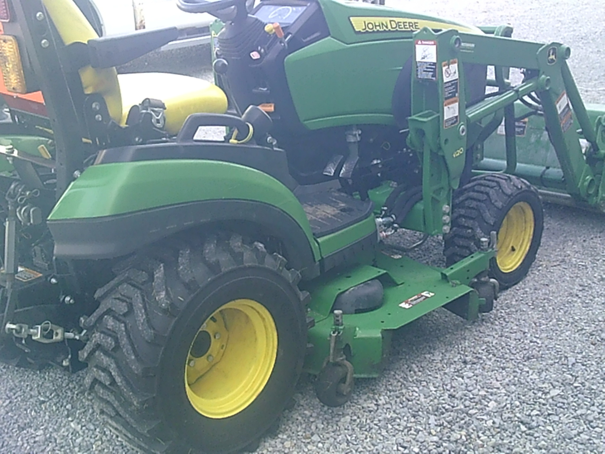 2015 John Deere 1025R Image 2