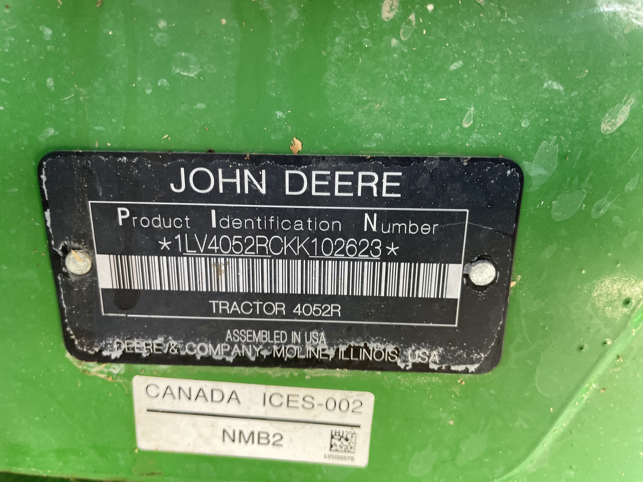 2019 John Deere 4052R Image 10