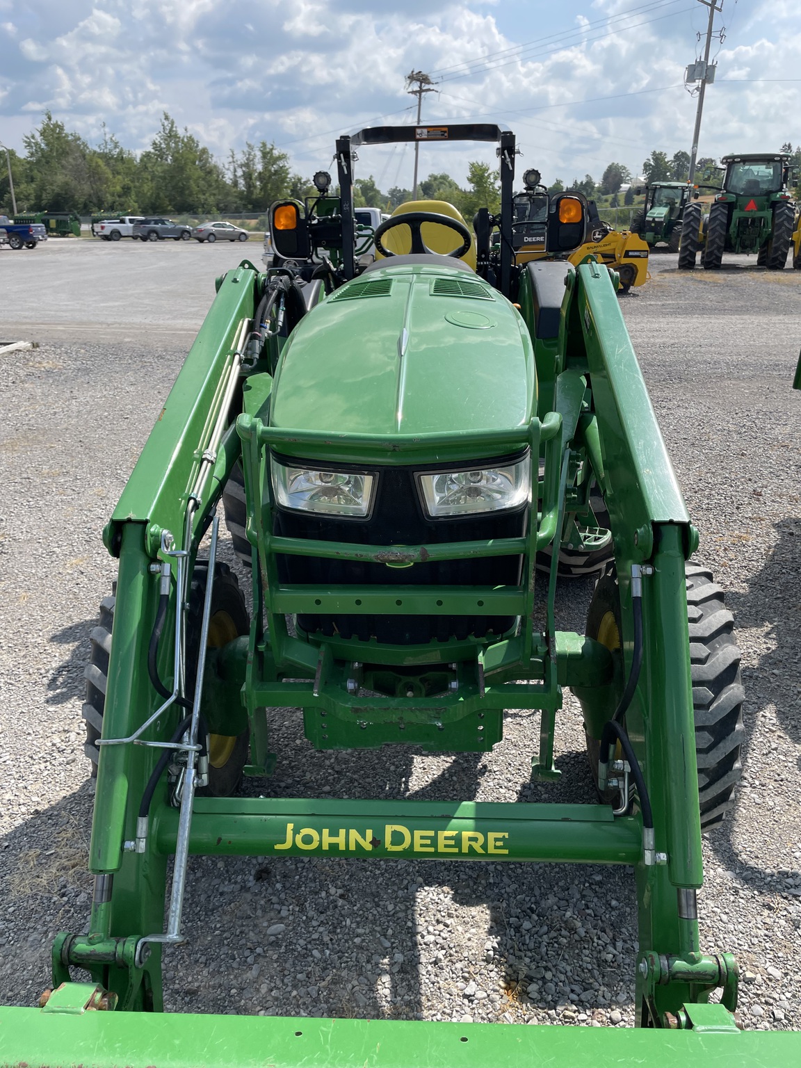 2019 John Deere 4052R Image 6